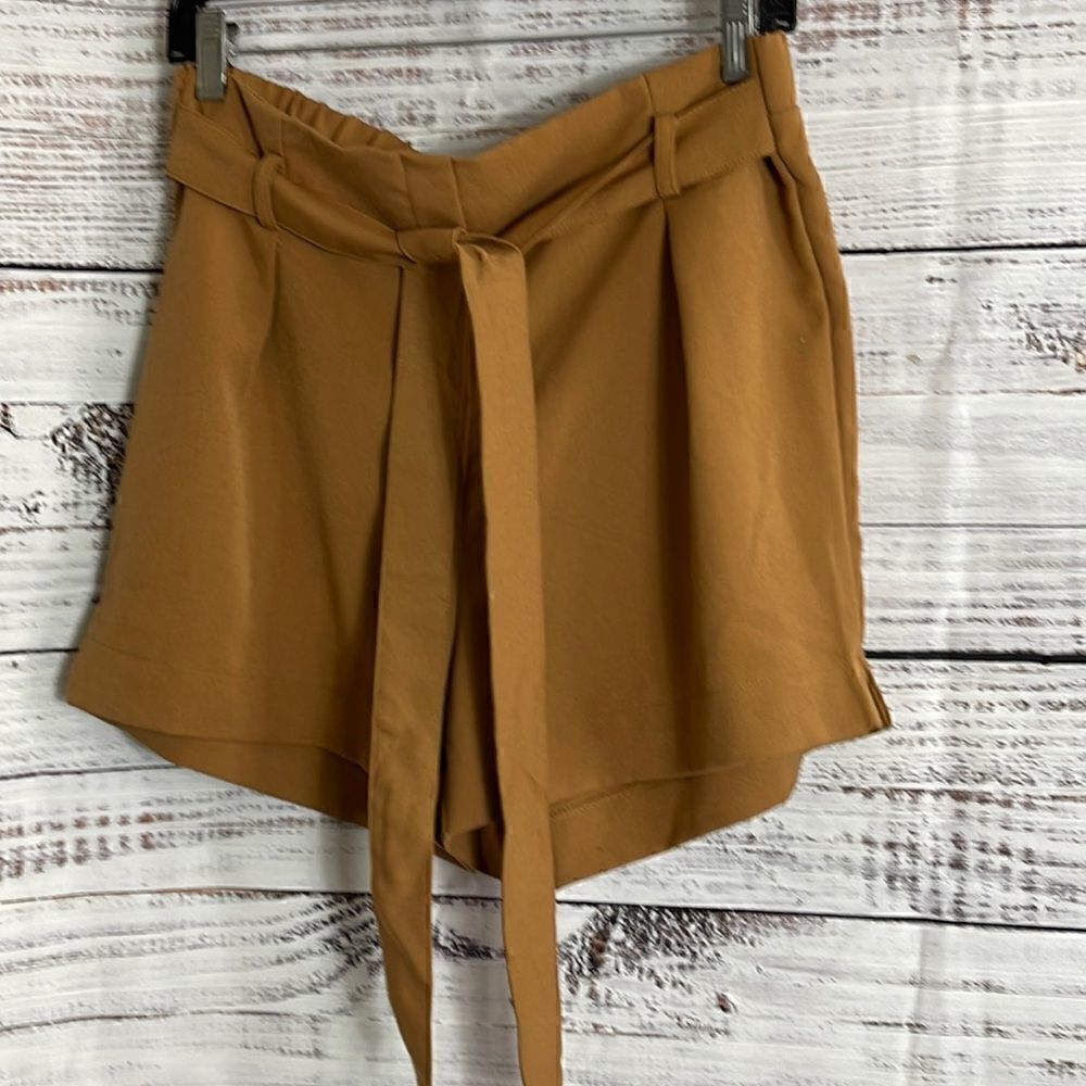 Have los angeles shorts Womens size Large Belted Mustard 4 inch inseam paper Bag